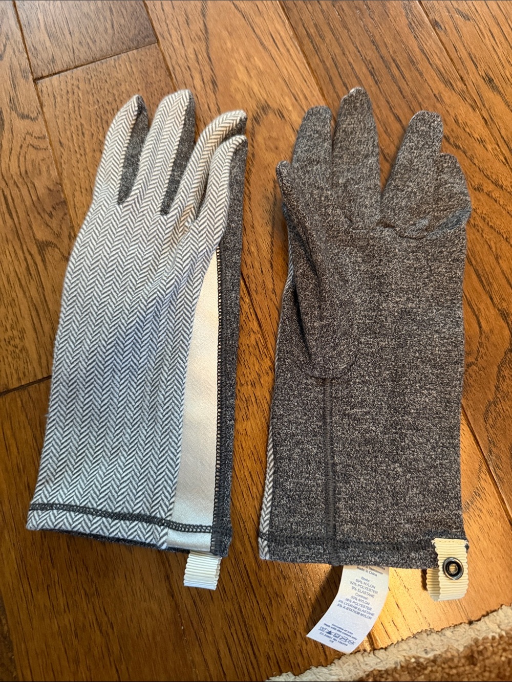 Lululemon herringbone running gloves in a size M/L